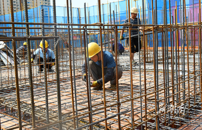 错峰施工战高温 科学调度保进度